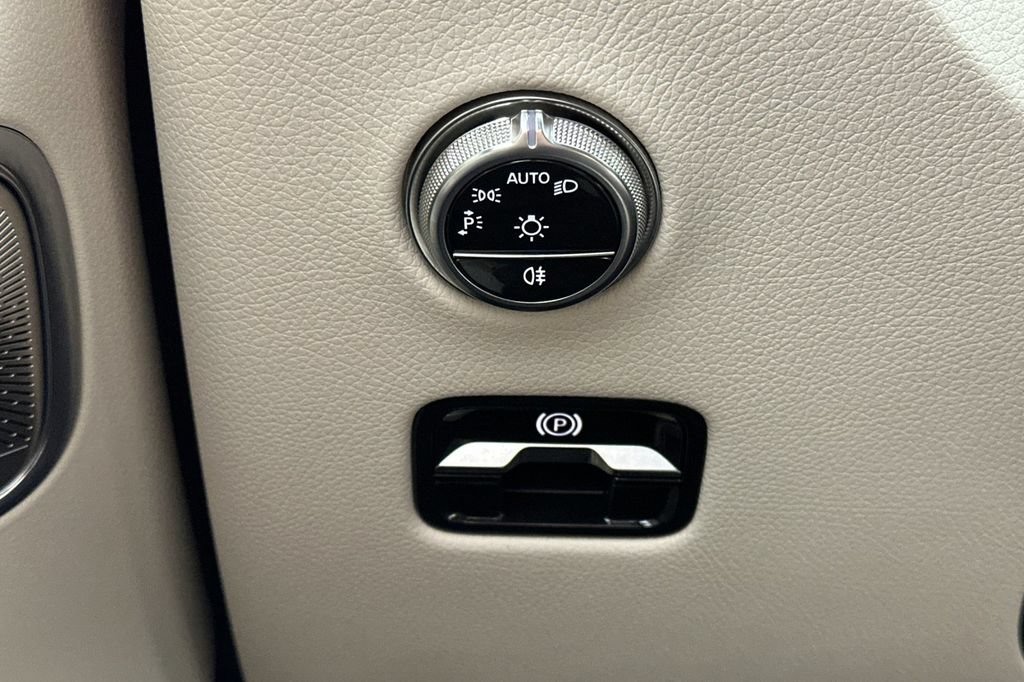 Certified 2025 Mercedes-Benz GLC 300 4MATIC image 34