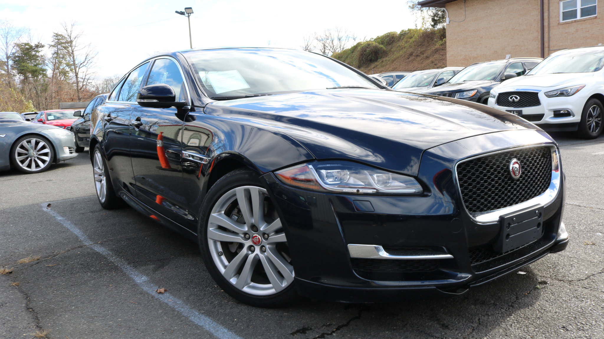 Used 2016 Jaguar XJ R-Sport image 3