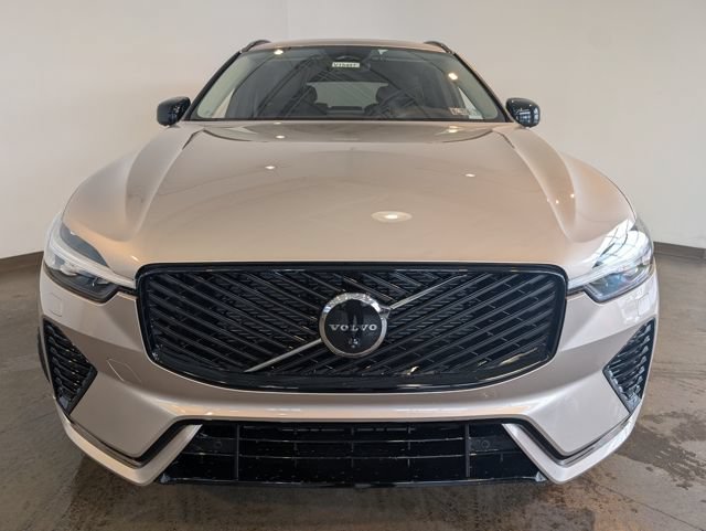 Used 2026 Volvo XC60 B5 Plus w/ Climate Package AWD/4WD image 2