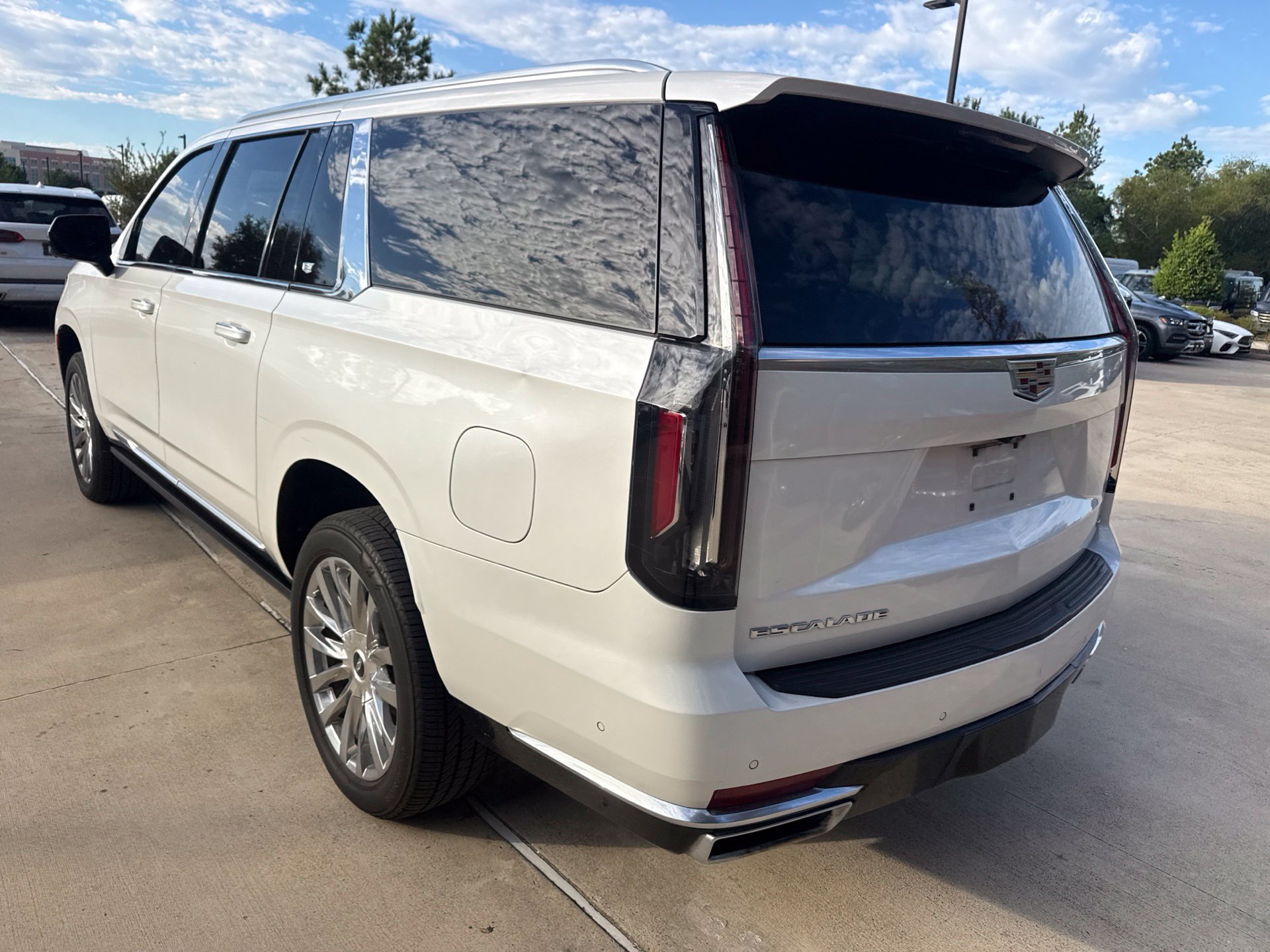 Used 2021 Cadillac Escalade ESV Premium Luxury w/ Driver Assist Tech Package RWD image 6