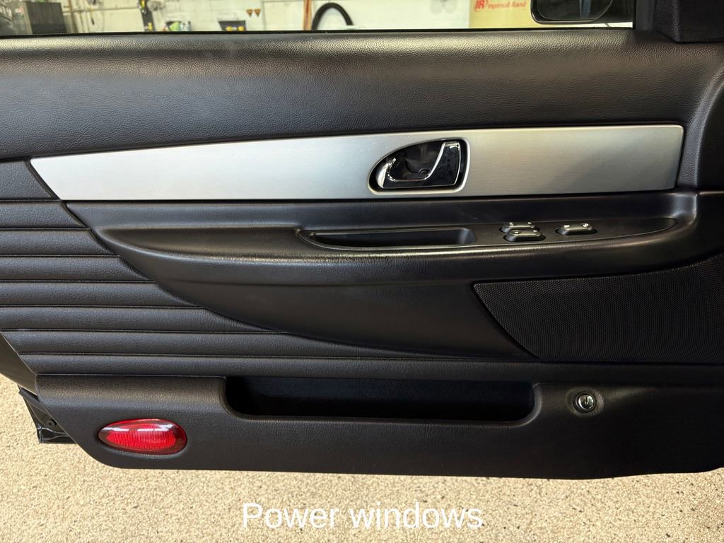 Used 2005 Ford Thunderbird image 10