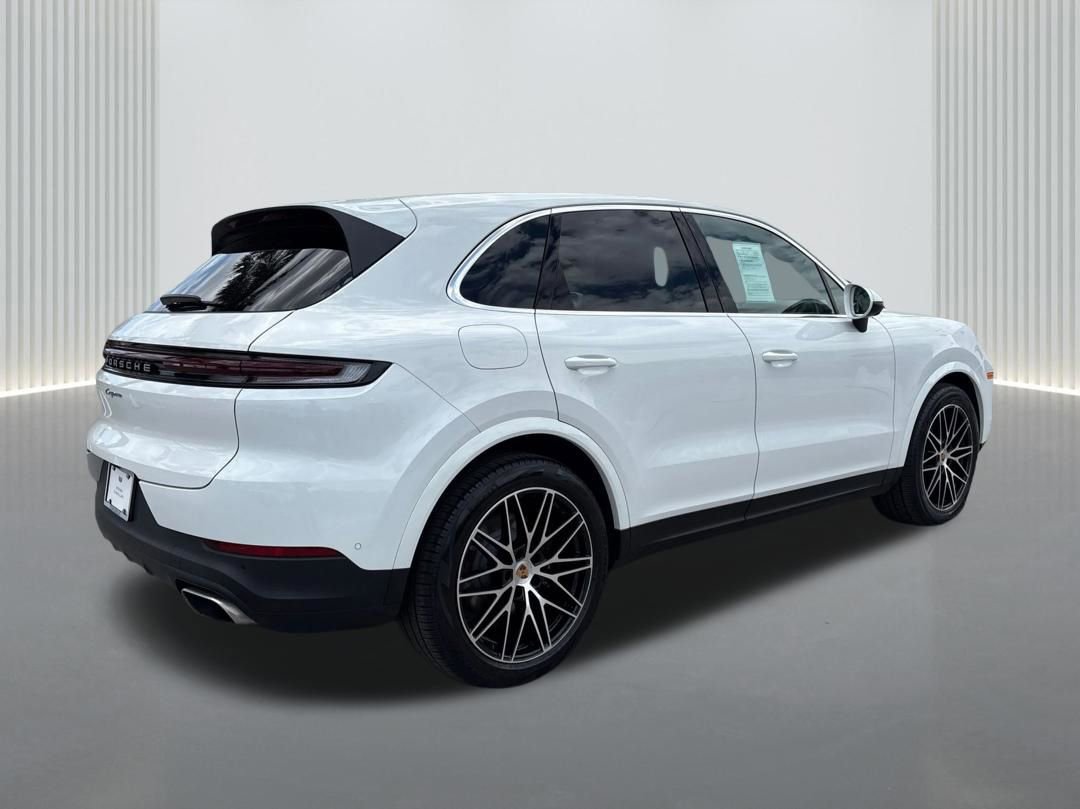 Used 2025 Porsche Cayenne AWD/4WD image 5