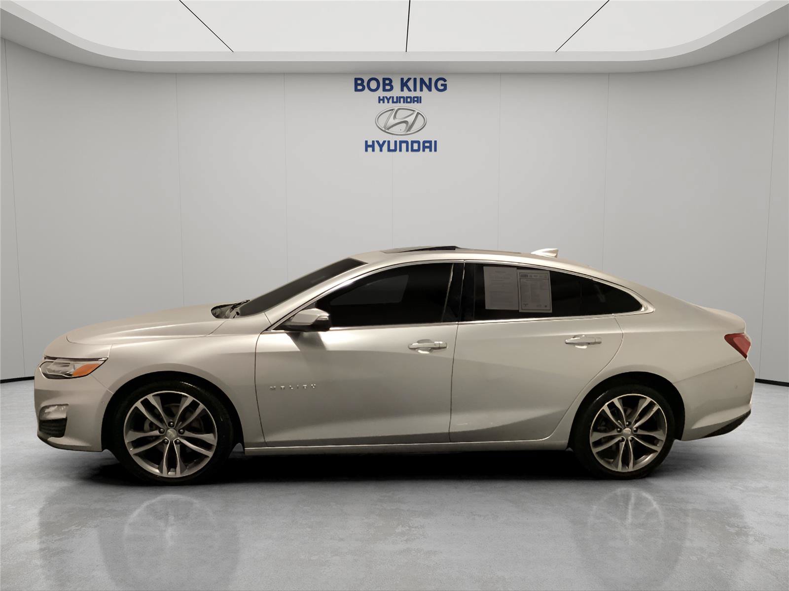 Used 2021 Chevrolet Malibu Premier FWD image 2