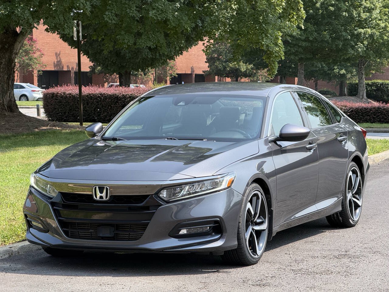 Used 2018 Honda Accord Sport image 2