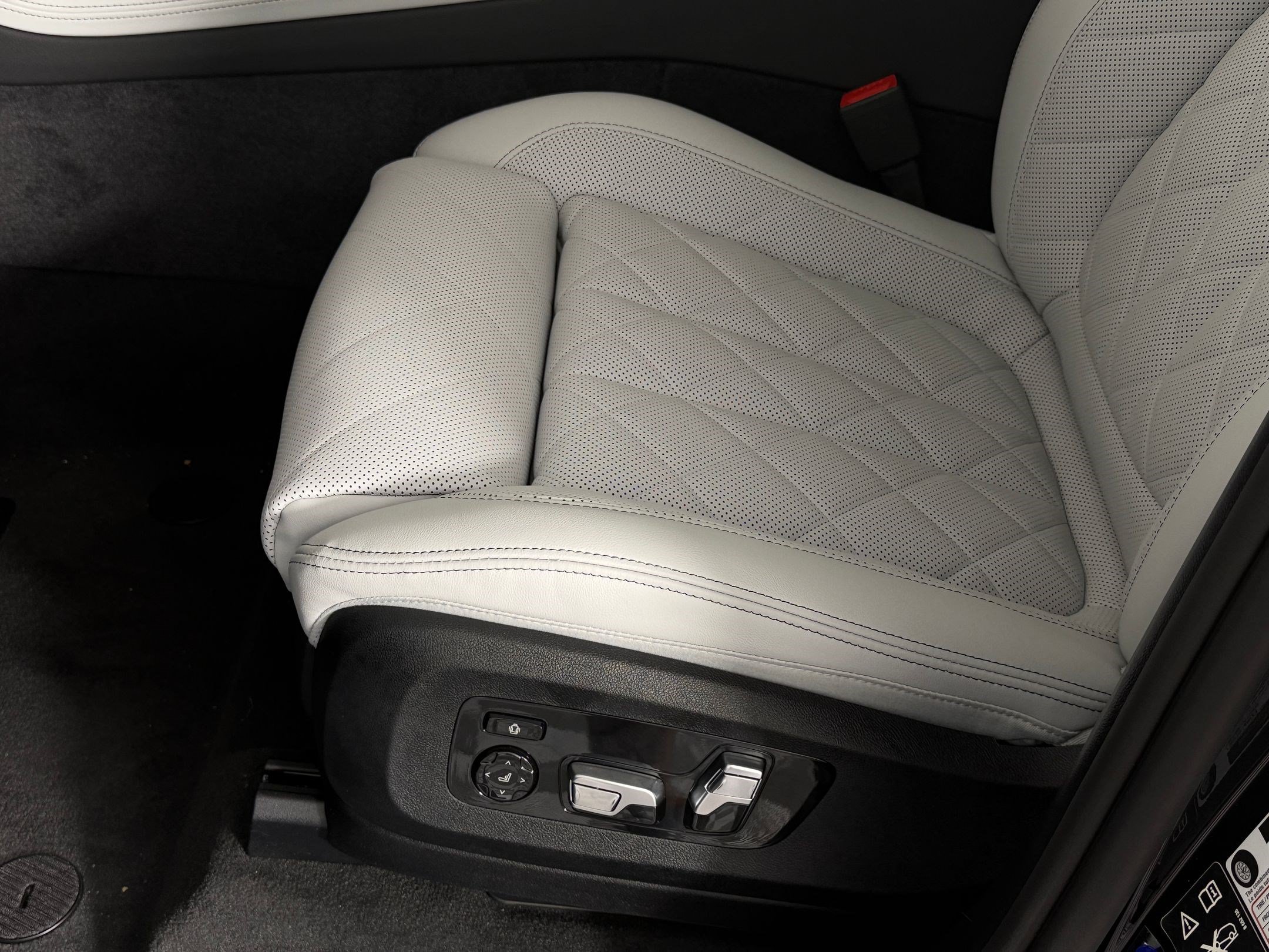 Used 2027 BMW X7 xDrive40i AWD/4WD image 14