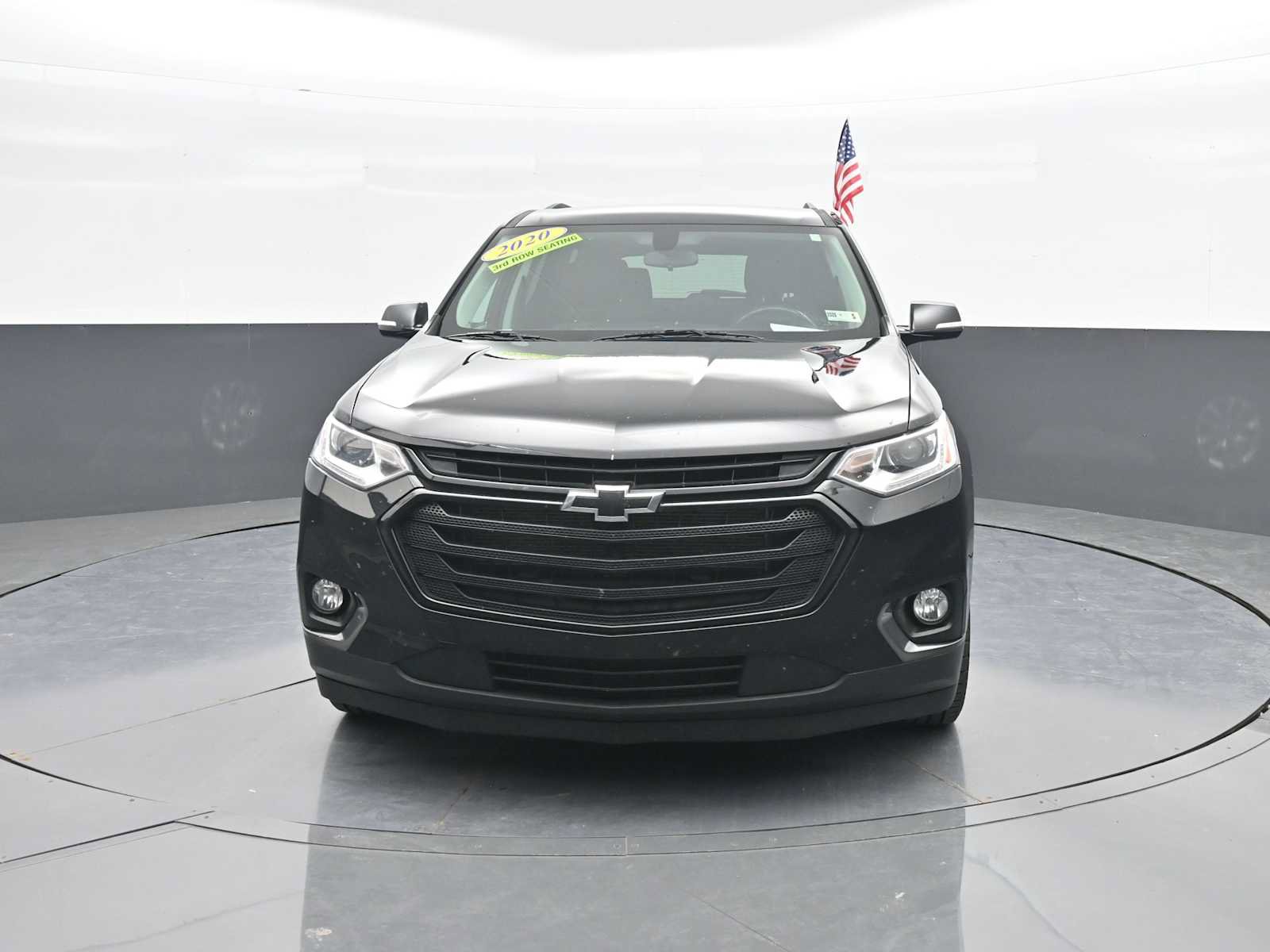 Used 2020 Chevrolet Traverse LT w/ LPO, Blackout Package AWD/4WD image 3