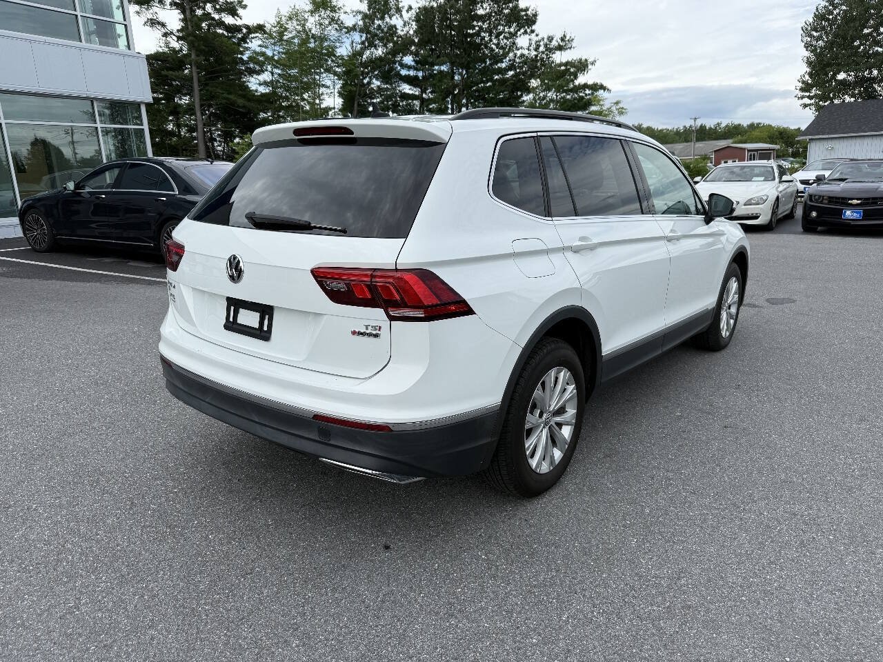 Used 2018 Volkswagen Tiguan SE w/ Panoramic Sunroof Package AWD/4WD image 6