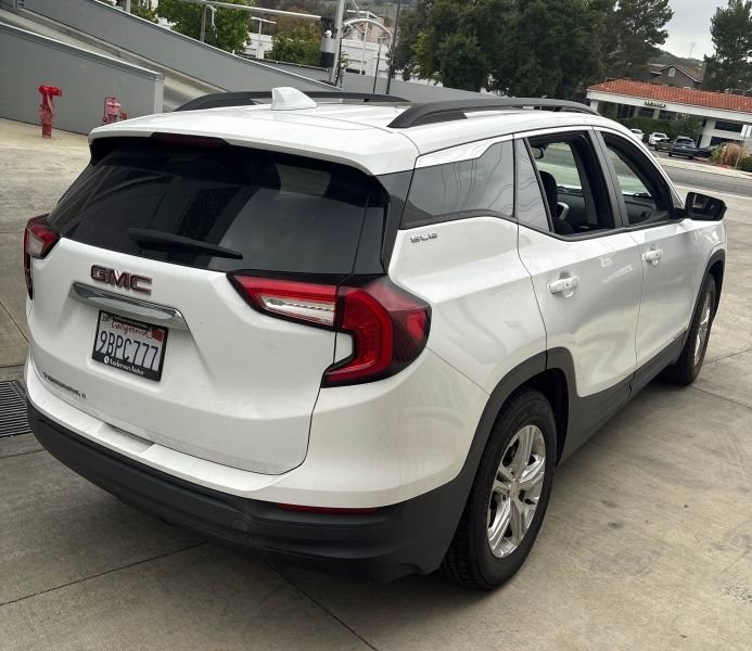 Used 2022 GMC Terrain SLE w/ Driver Convenience Package FWD image 3
