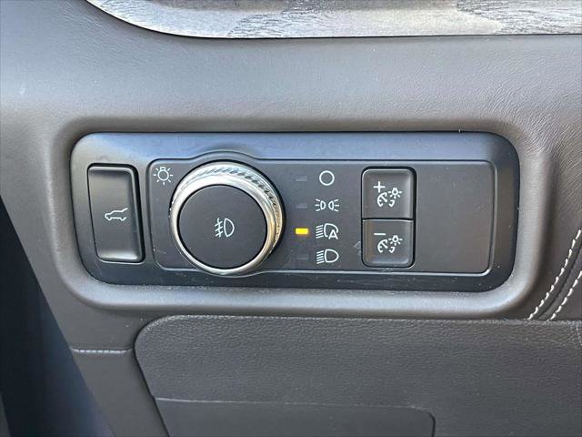 Used 2020 Ford Explorer Platinum w/ Premium Technology Package image 18