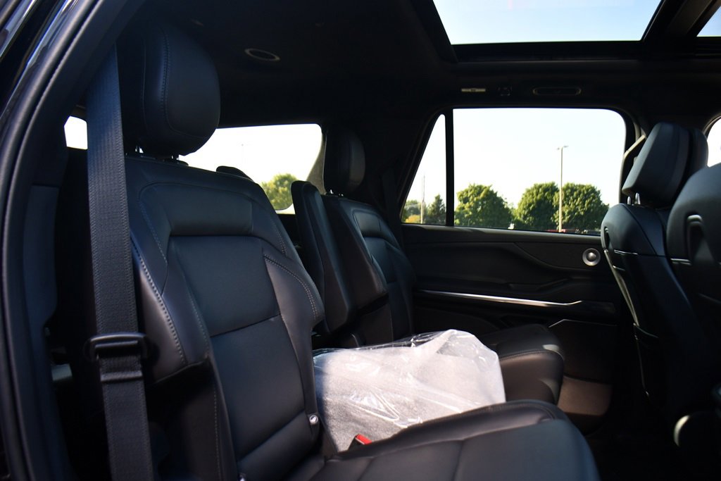 New 2025 Lincoln Navigator Reserve w/ Jet Appearance Package image 18