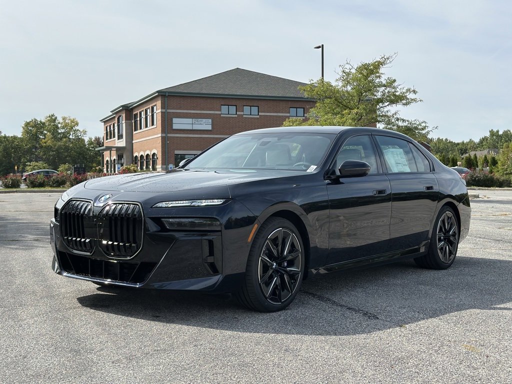 New 2026 BMW 760i xDrive w/ Executive Package image 3