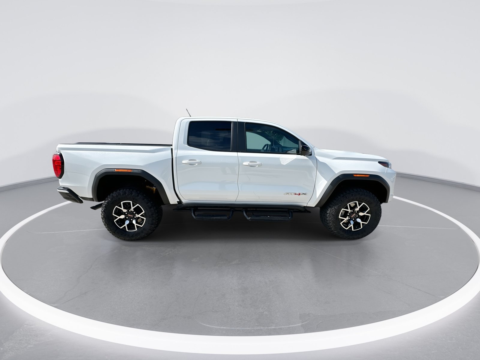 Used 2024 GMC Canyon AT4X AWD/4WD image 9
