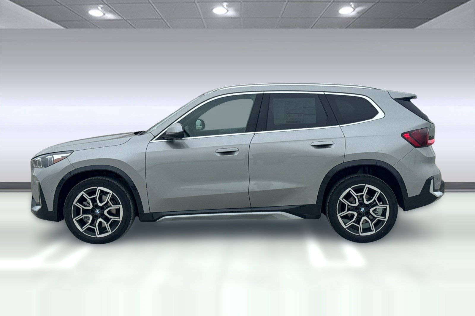 Used 2026 BMW X1 xDrive28i w/ Technology Package AWD/4WD image 2