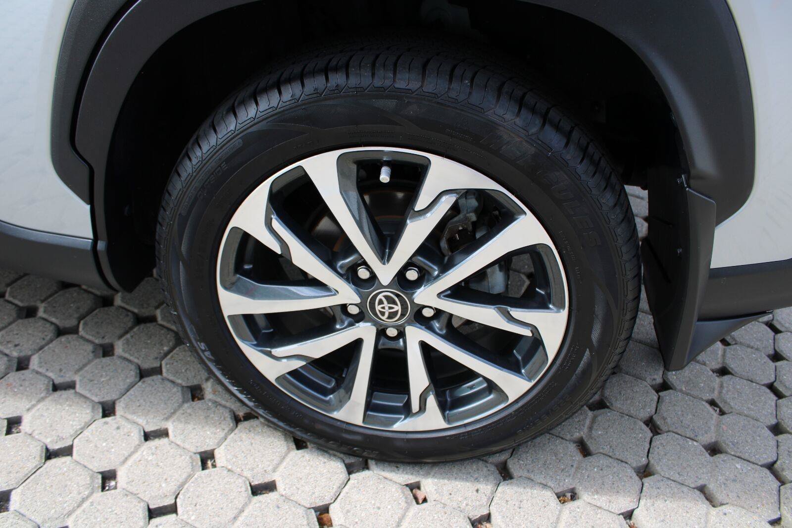 Used 2022 Toyota Corolla Cross XLE w/ Convenience Package FWD image 15