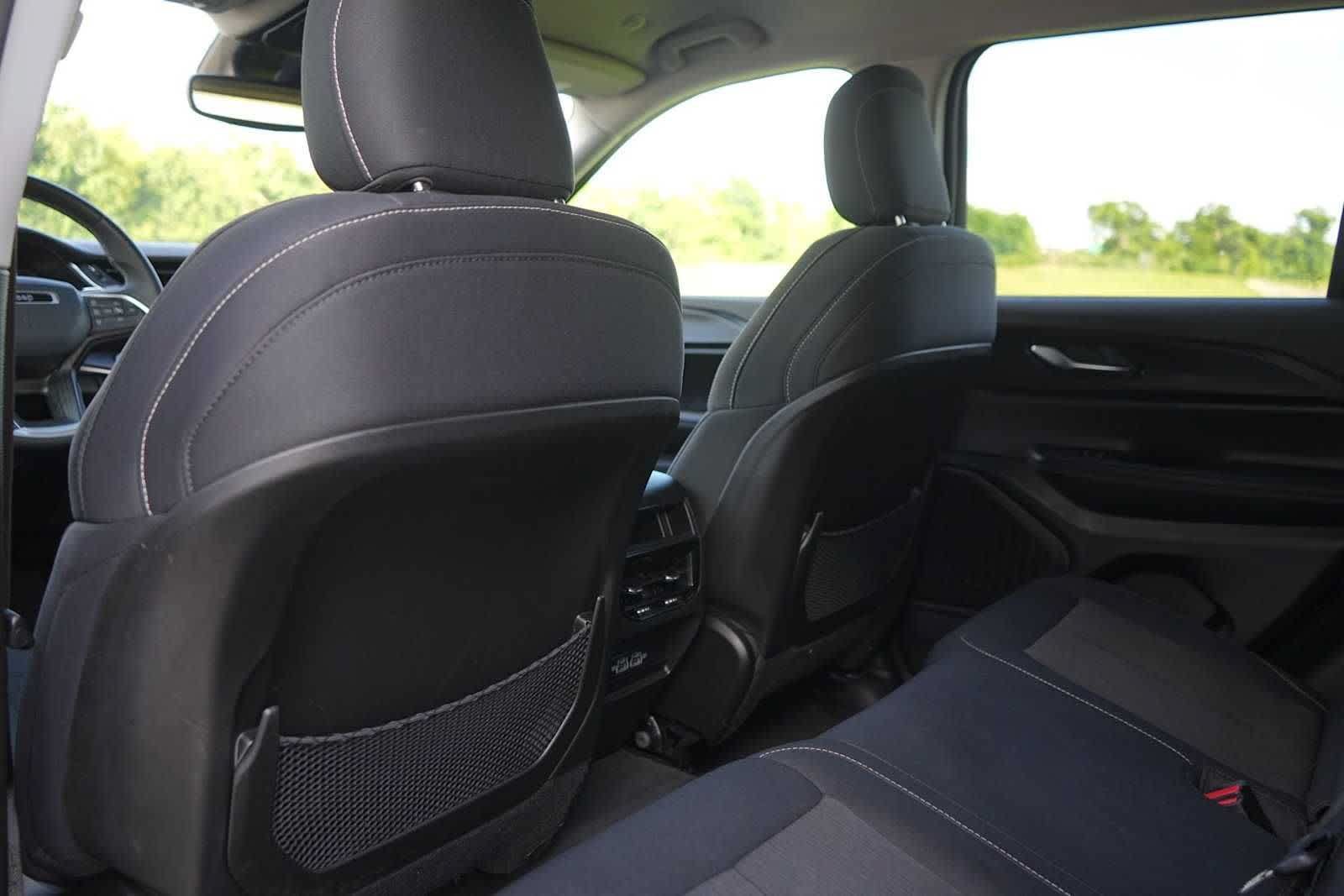 Used 2024 Jeep Grand Cherokee Laredo RWD image 13