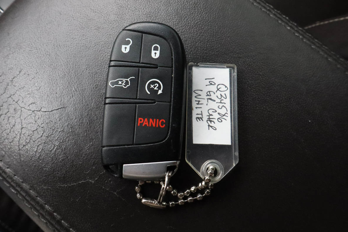 Used 2019 Jeep Grand Cherokee Overland AWD/4WD image 38