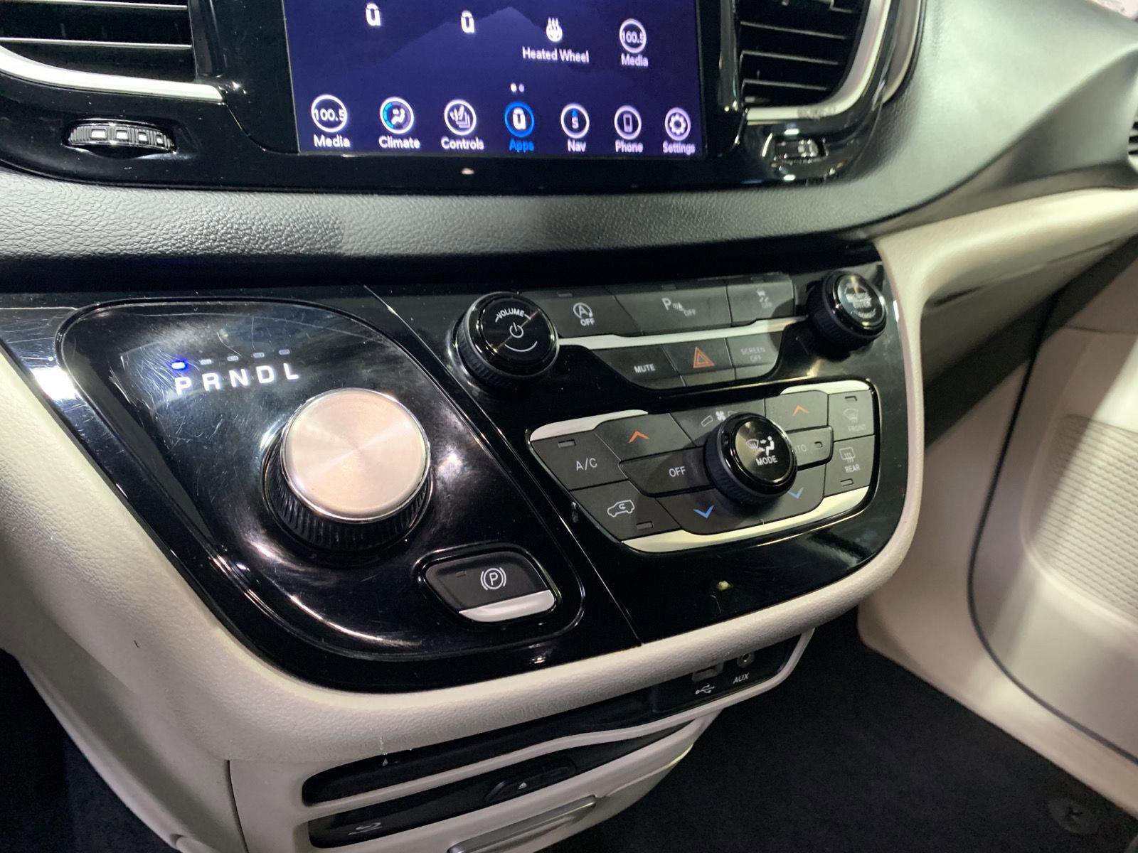 Used 2020 Chrysler Pacifica Touring-L Plus image 20