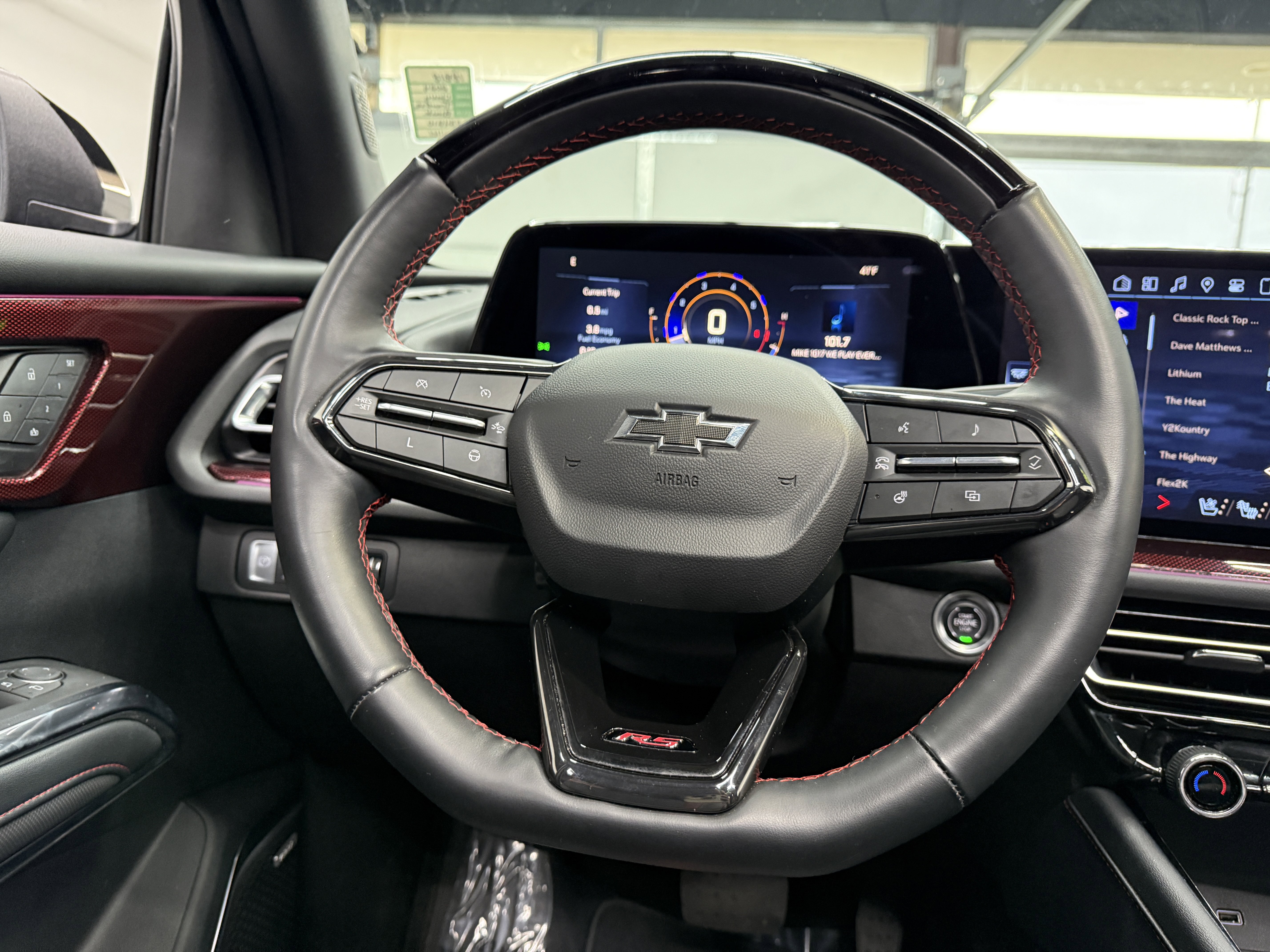 Used 2024 Chevrolet Traverse RS image 15