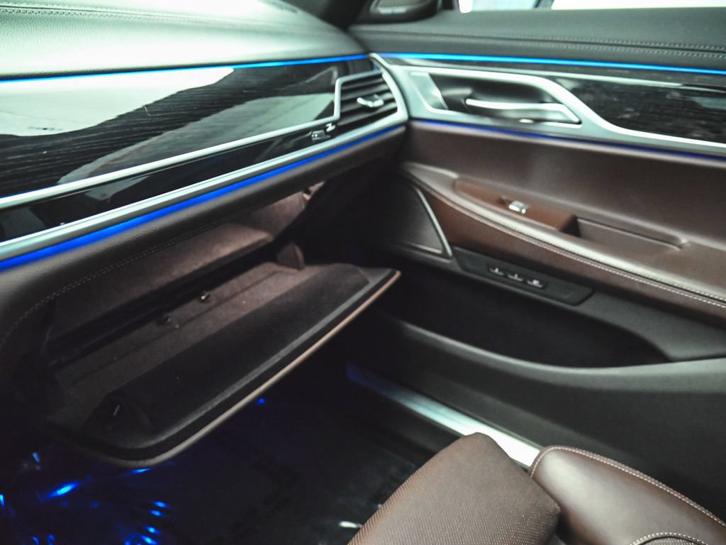 Used 2022 BMW 750i xDrive w/ M Sport Package AWD/4WD image 14