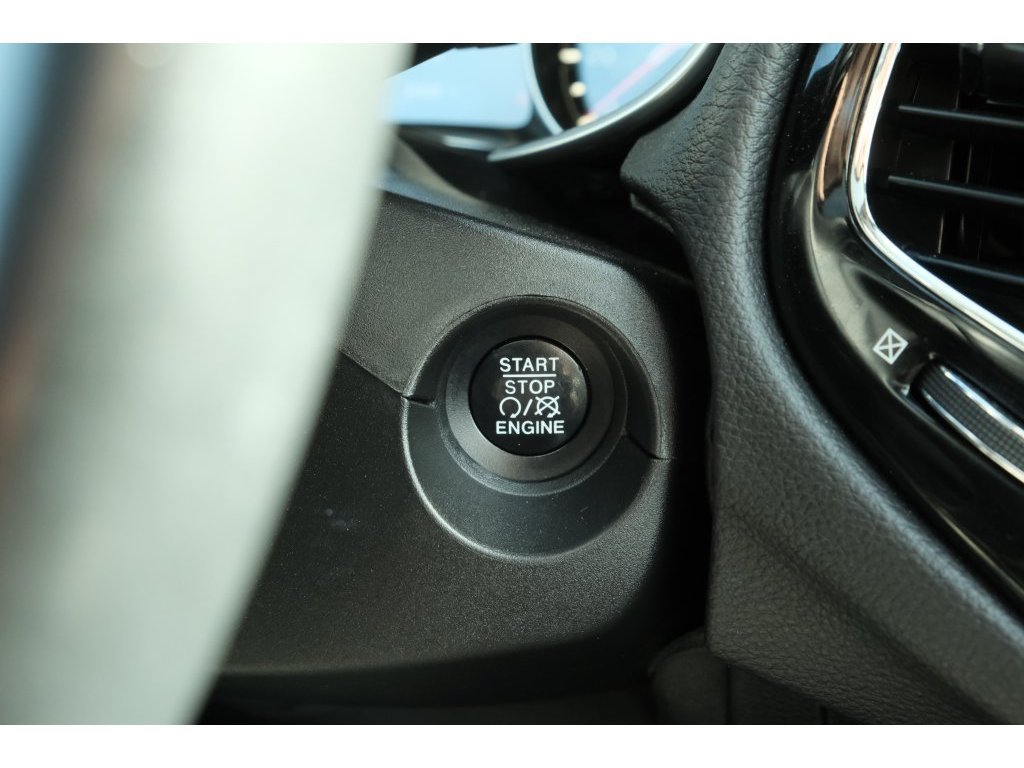 Used 2018 Jeep Compass Limited w/ Navigation Group AWD/4WD image 16