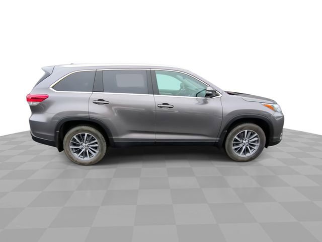Used 2019 Toyota Highlander XLE image 9