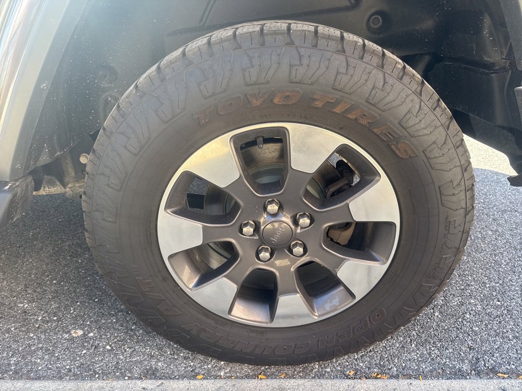 Used 2018 Jeep Wrangler Unlimited Sahara image 11