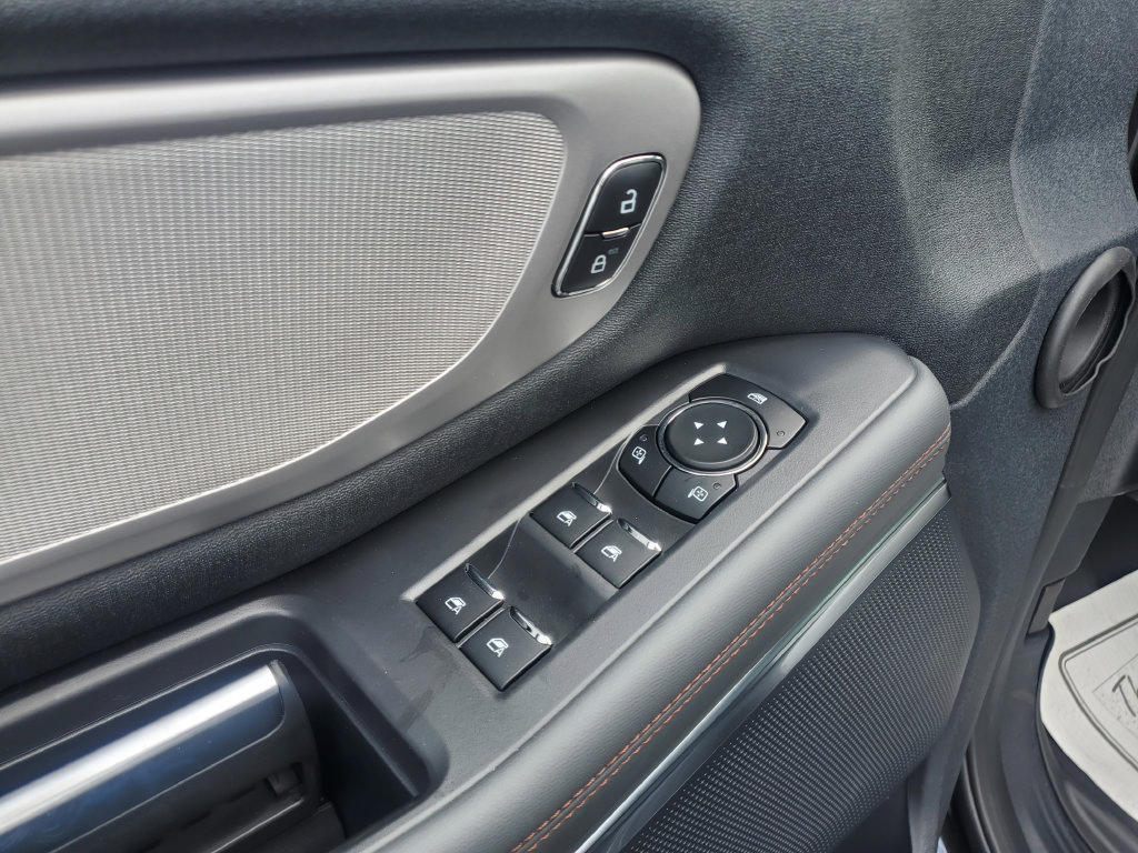 Used 2025 Ford Expedition Active AWD/4WD image 19