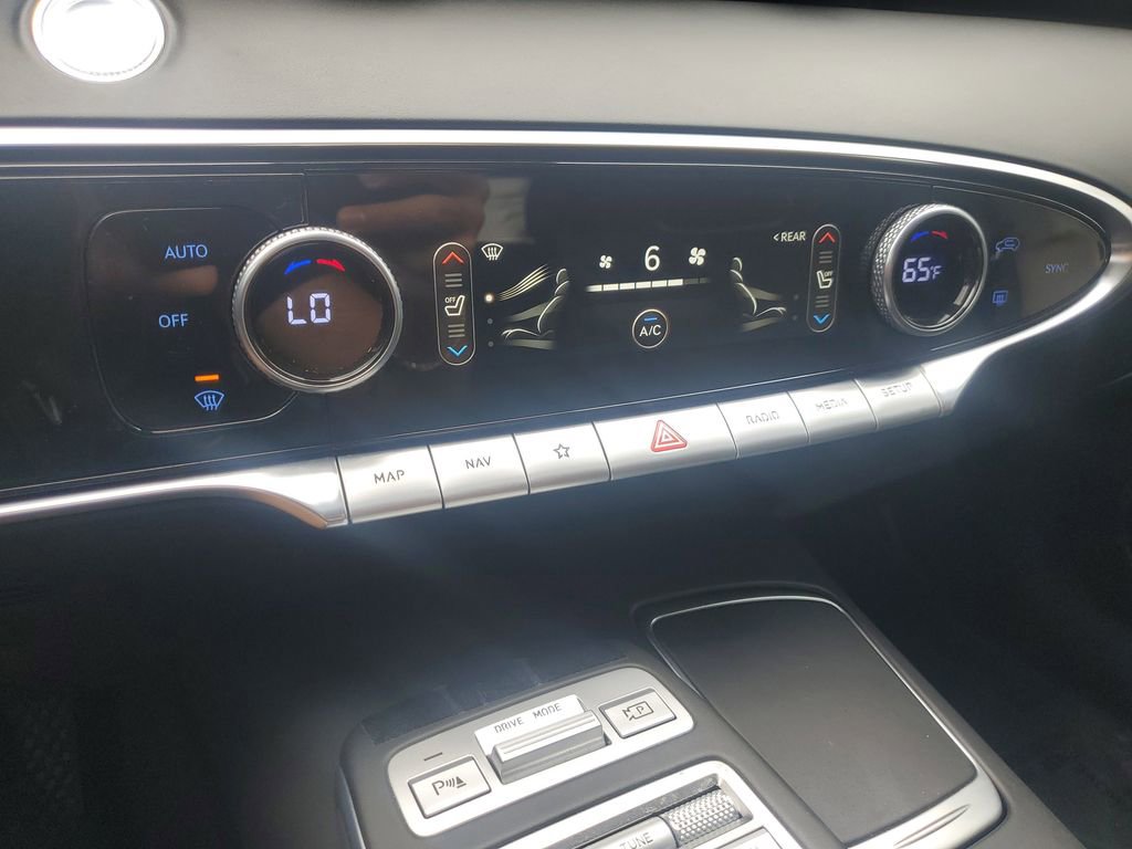 Used 2022 Genesis GV70 2.5T w/ Select Package image 32