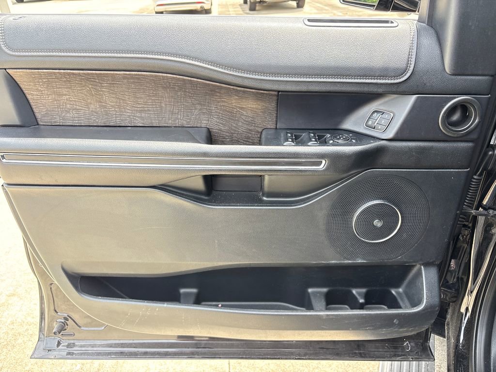 Used 2018 Ford Expedition Limited w/ Equipment Group 302A RWD image 16