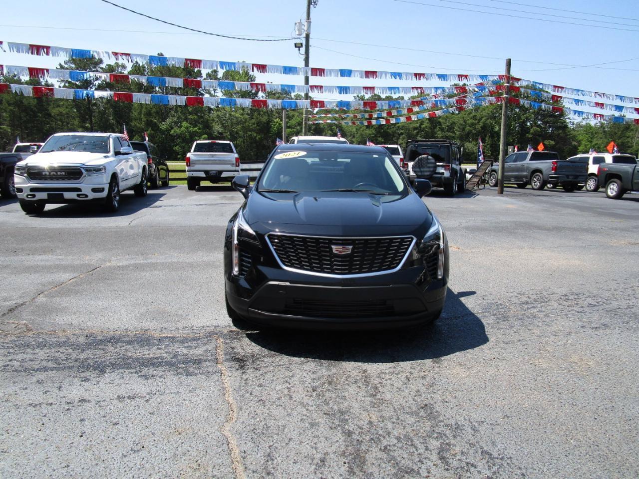 Used 2021 Cadillac XT4 Luxury w/ Cold Weather Package FWD image 2