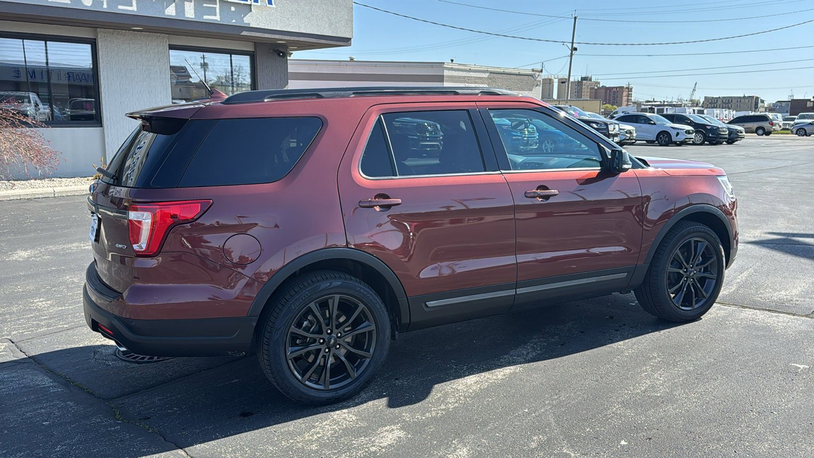 Used 2018 Ford Explorer XLT w/ Equipment Group 202A AWD/4WD image 10