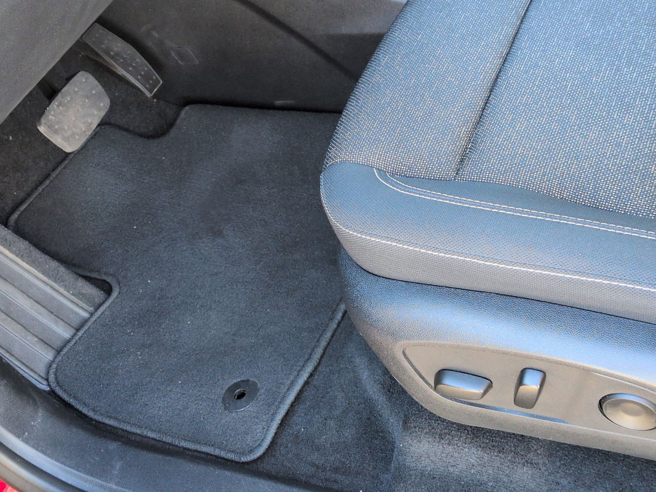 Used 2025 Chevrolet Traverse LT w/ Midnight/Sport Edition image 17