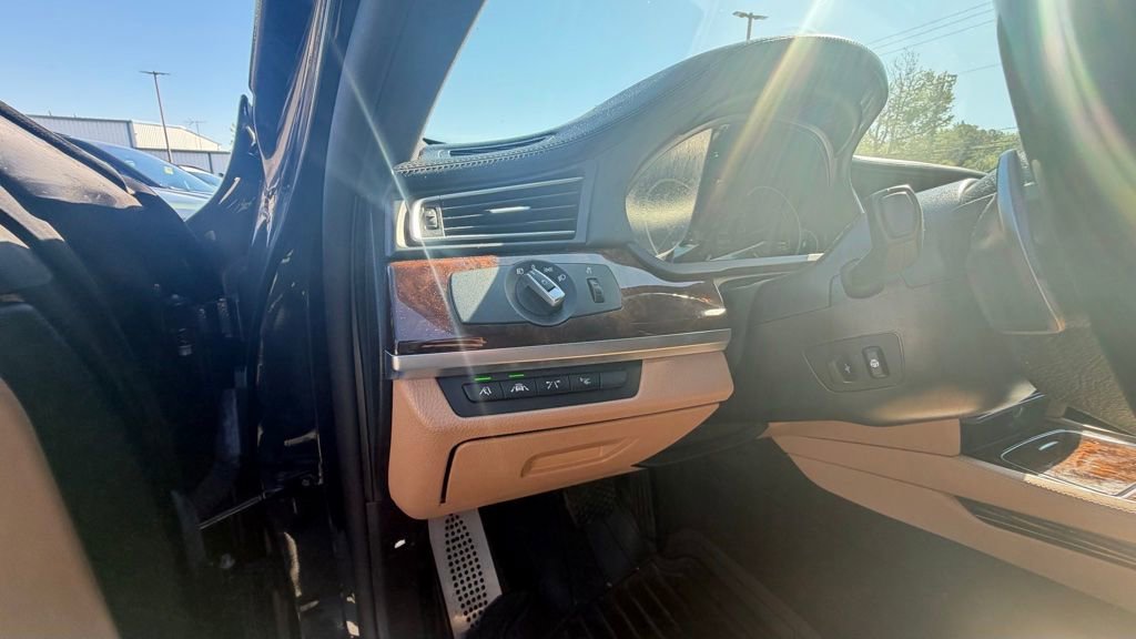 Used 2014 BMW 750i xDrive AWD/4WD image 13