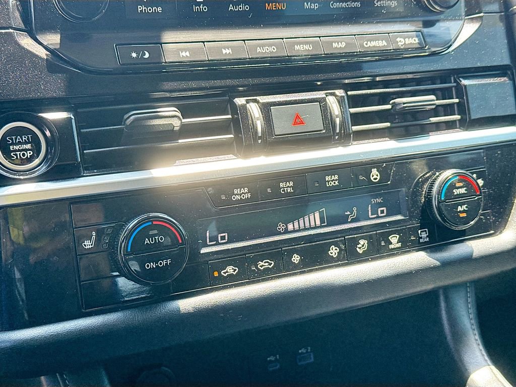 Used 2022 Nissan Pathfinder SL w/ SL Black Package FWD image 17