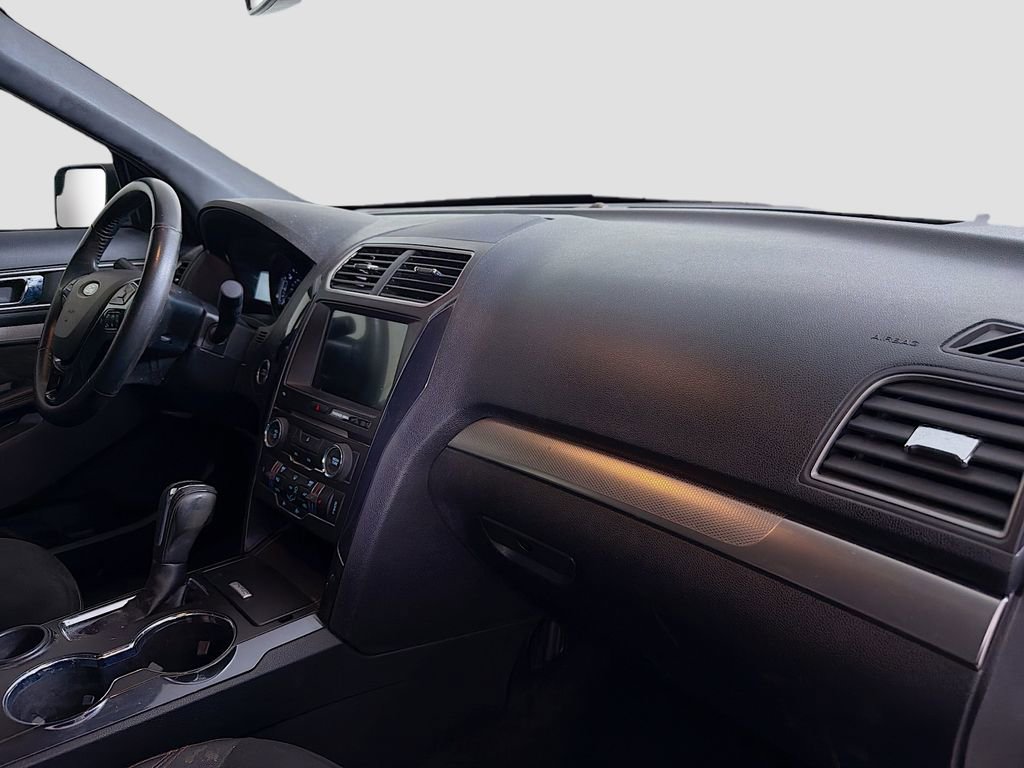 Used 2018 Ford Explorer XLT w/ Equipment Group 202A FWD image 30