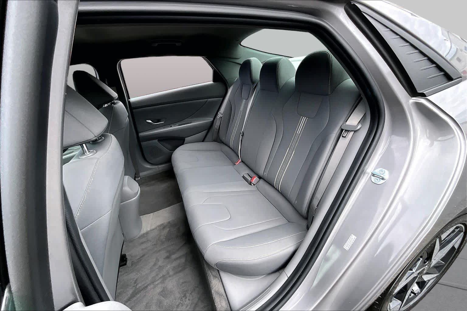 Used 2023 Hyundai Elantra SEL w/ Convenience Package FWD image 19