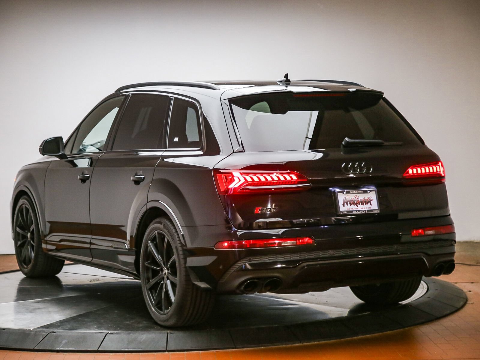 Used 2022 Audi SQ7 Prestige AWD/4WD image 2