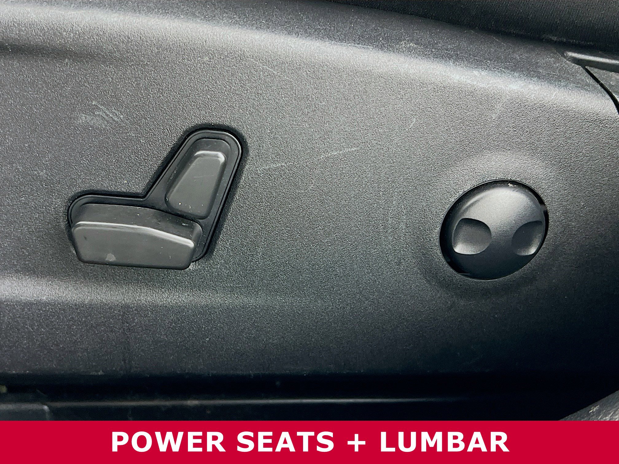 Used 2023 Chrysler 300 Touring w/ Sport Appearance Package image 4