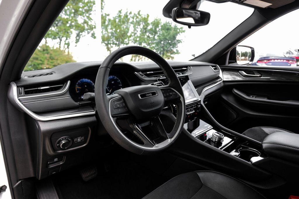 Used 2023 Jeep Grand Cherokee Altitude image 25