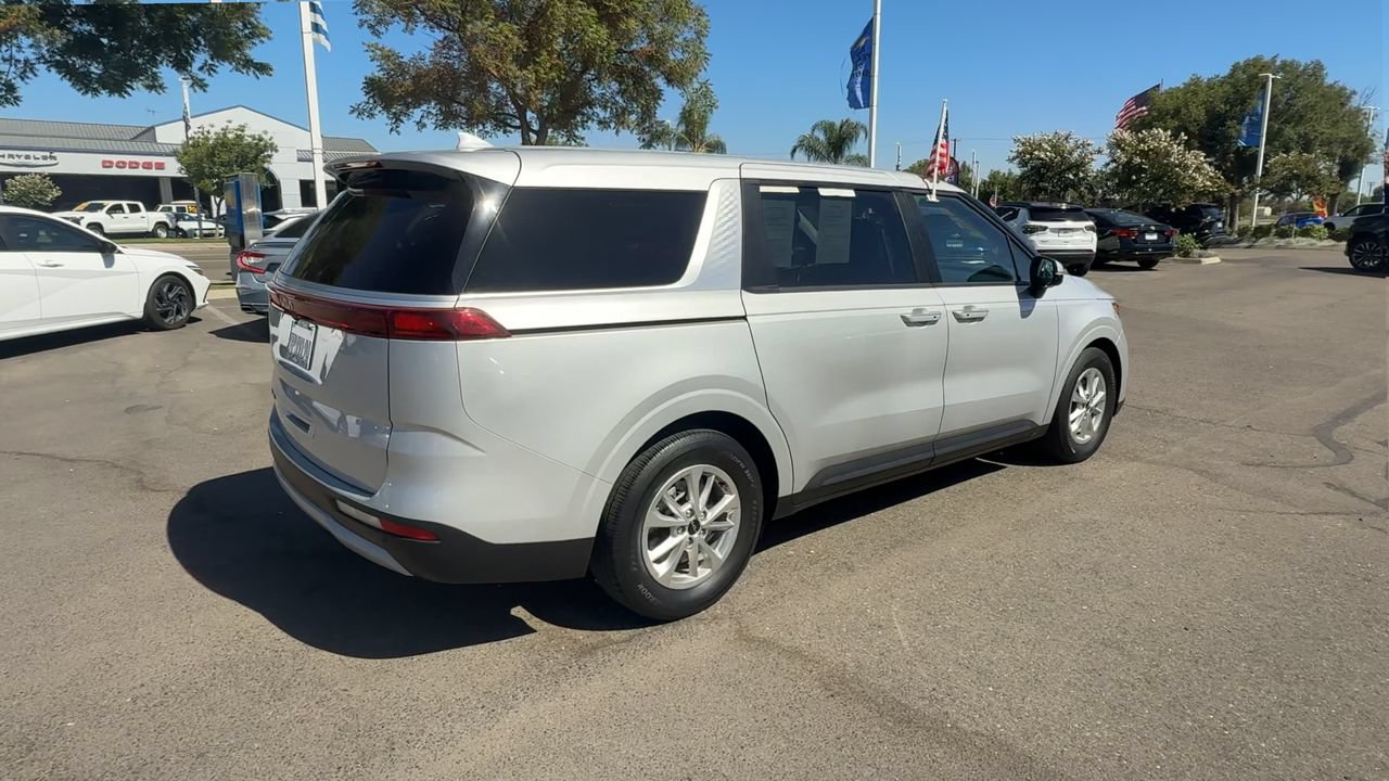 Used 2022 Kia Carnival LX FWD image 7