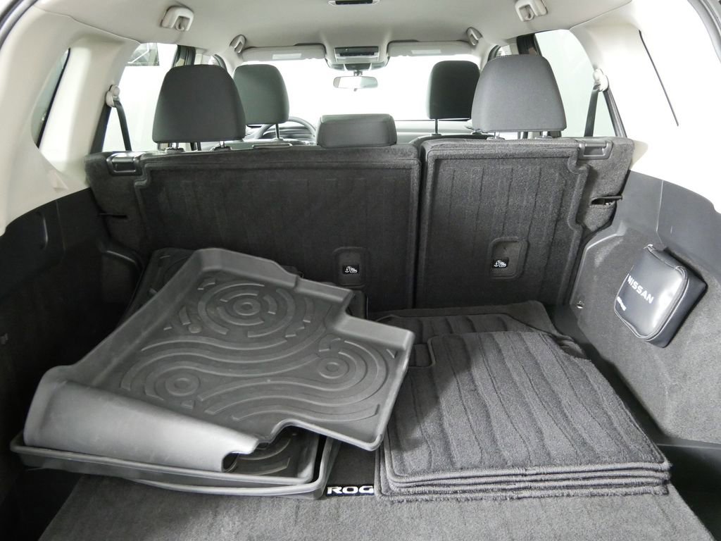 Used 2024 Nissan Rogue SV image 17