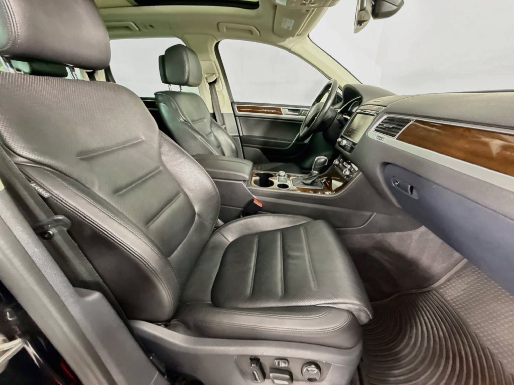 Used 2016 Volkswagen Touareg VR6 AWD/4WD image 23