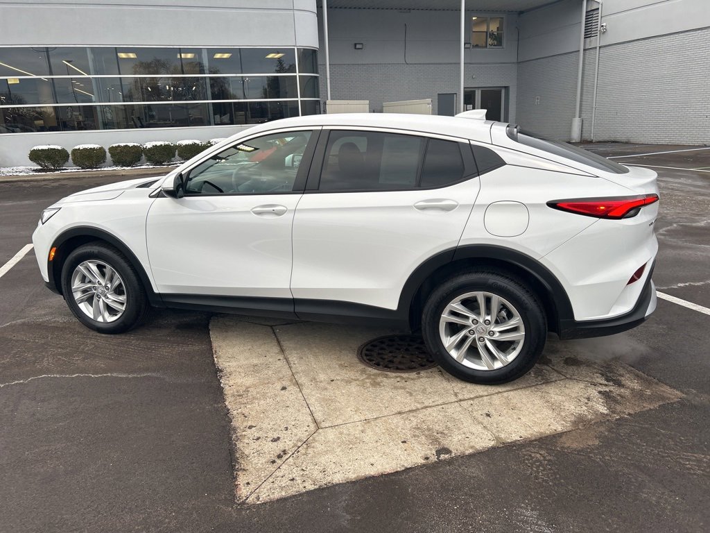 Used 2024 Buick Envista Preferred w/ Convenience I Package image 8