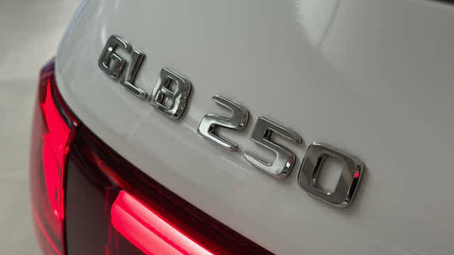 New 2026 Mercedes-Benz GLB 250 4MATIC image 9