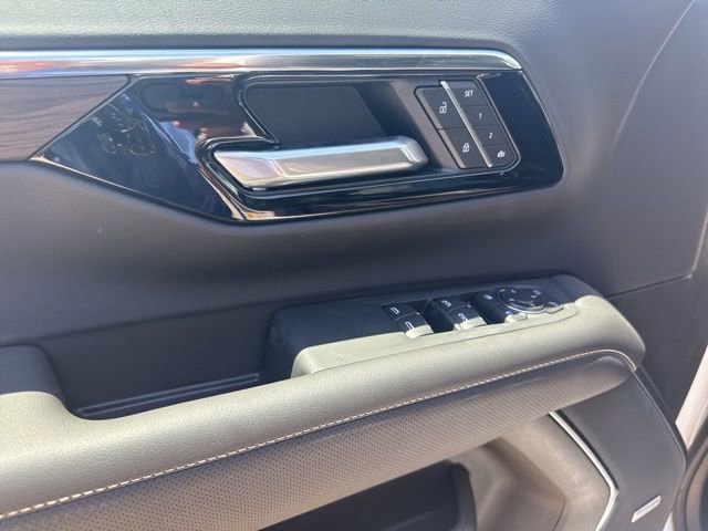 New 2025 Chevrolet Suburban Premier image 30