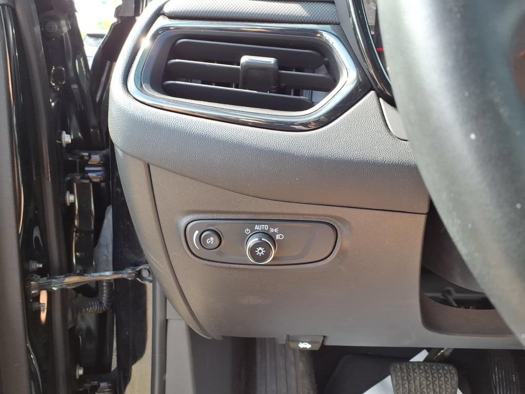 Used 2023 Chevrolet Equinox RS AWD/4WD image 14