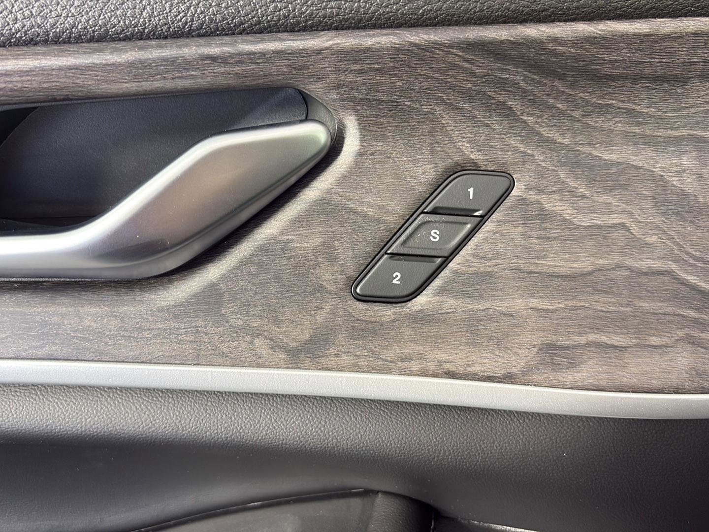 Used 2023 Jeep Grand Cherokee Limited AWD/4WD image 27