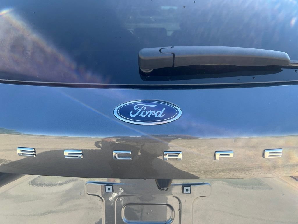 Used 2023 Ford Escape ST-Line w/ Tech Pack #1 FWD image 9