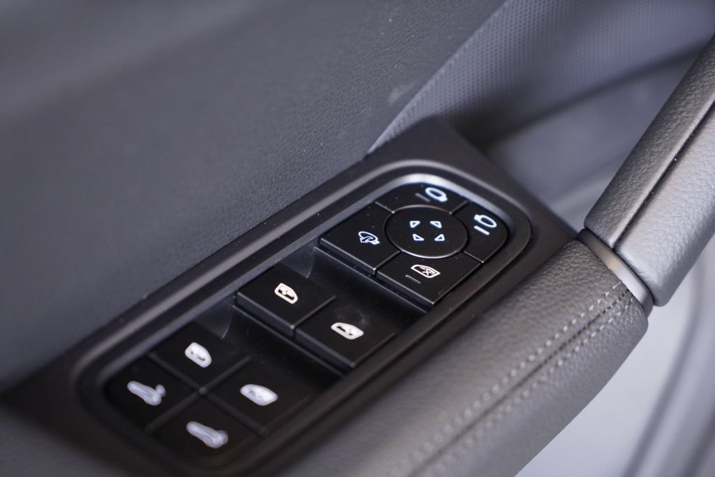 New 2026 Porsche Cayenne Coupe AWD/4WD image 18