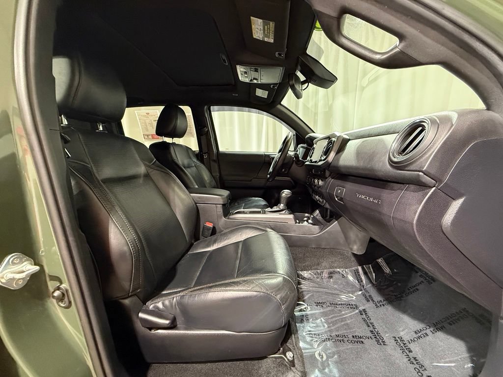 Used 2021 Toyota Tacoma TRD Sport w/ TRD Premium Sport Package AWD/4WD image 21
